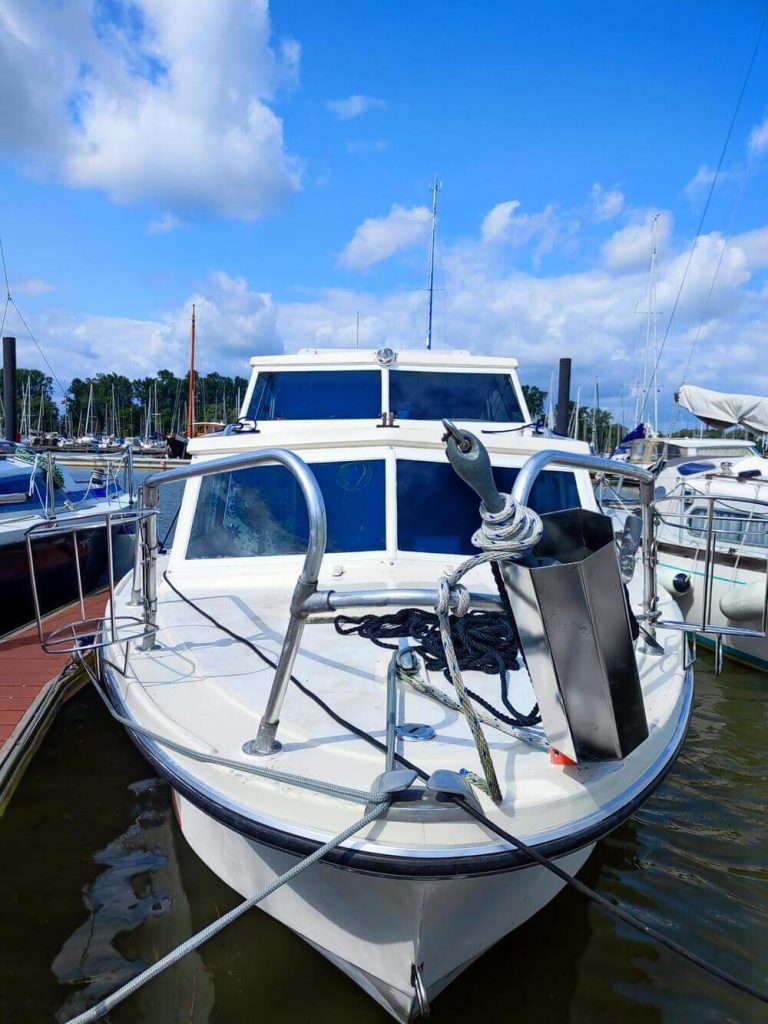 Unser Trainingsboot "Calypso" für Deine Bootsschule in der Nähe bei der Skipper-Ahoi Sportbootschule